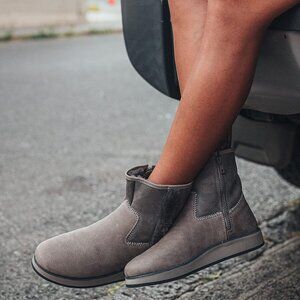 OluKai Paina Hulu Women's Boots Booties $160 in Fog Grey